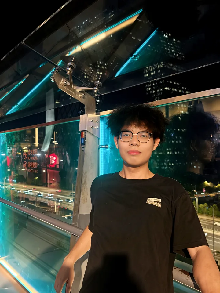 查看照片二：城市夜景步道